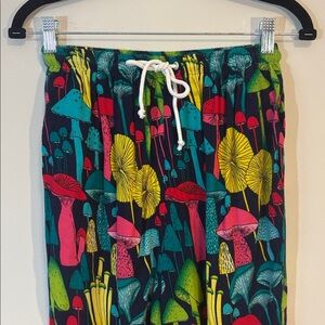 Colorful Mushroom Print Thin Baggy Jogger Pants, Trippy Hippie Festival Shrooms